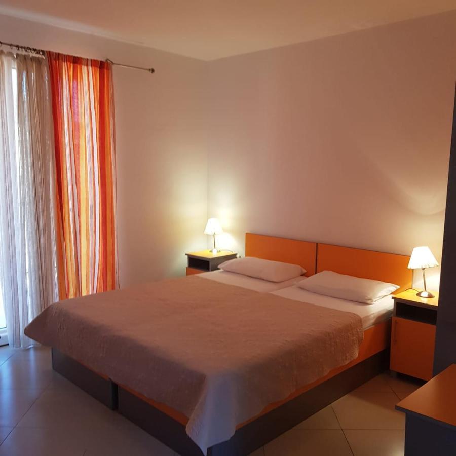 Apartments Galija Petrovac Bagian luar foto